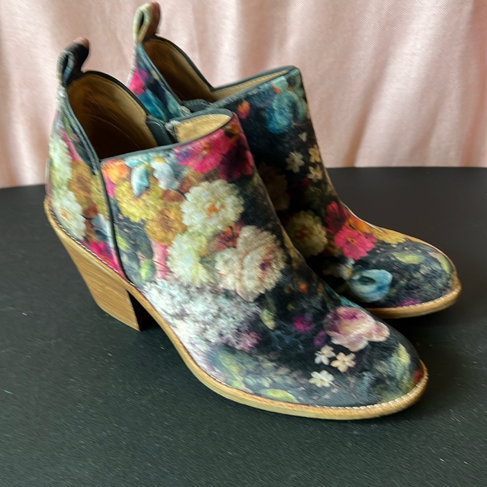 Sofft Floral Velvet Ankle Boots - Size 8